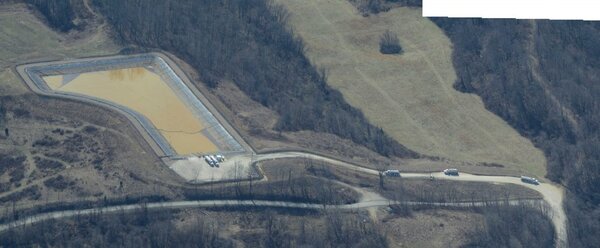 Embalse de aguas residuales de fracturación hidraulica,condado de Noble, Ohio, 2018. Fotografía: Ted Auch.